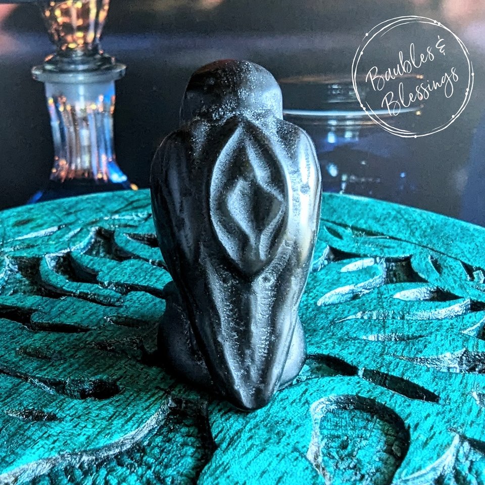 40mm Raven with Abstract Vulva Art